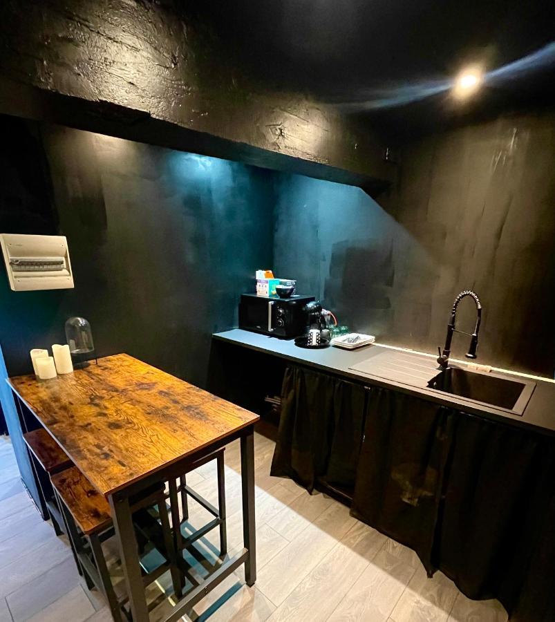 Dark Room Centre Ville De Dole Bagian luar foto